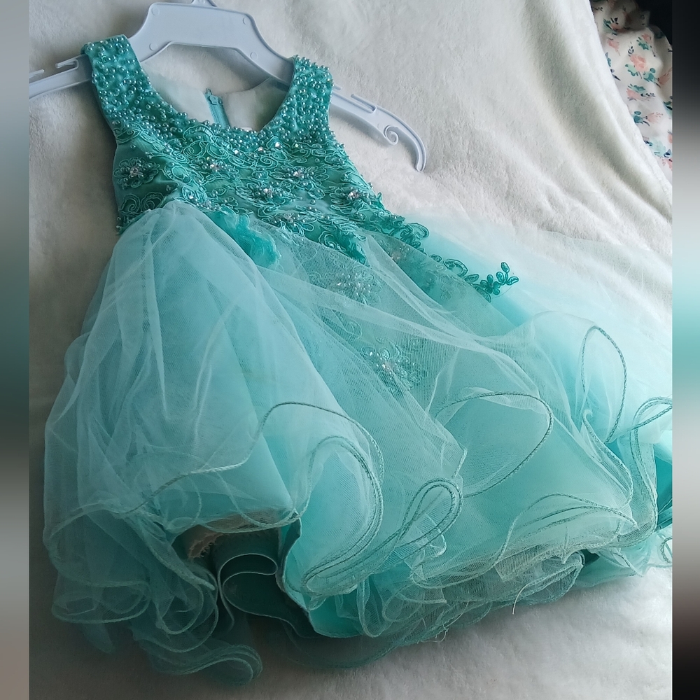 Dress Size 4 - Picture 9 of 11